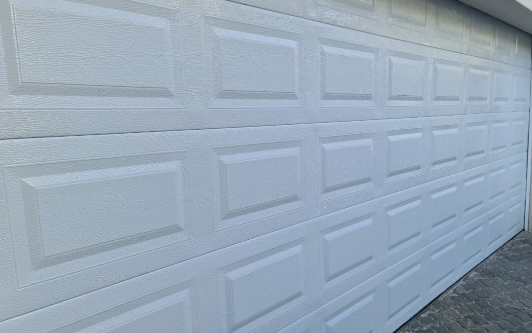Double White Block Aluzinc Garage Door