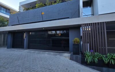 The Right Garage Door Doesn’t Compete With Your Home. It Complements It